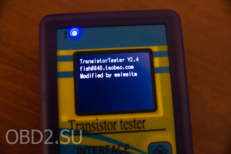 Универсальный тестер транзисторов - отображение версии прошивки